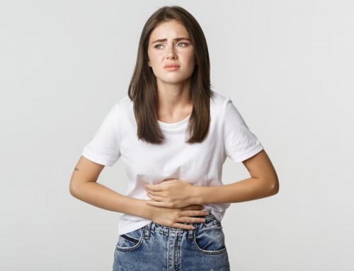 10 הסיבות העיקריות לכאבי בטן וכיצד לטפל בהם